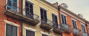 Fachadas de edificios de más de 50 años.